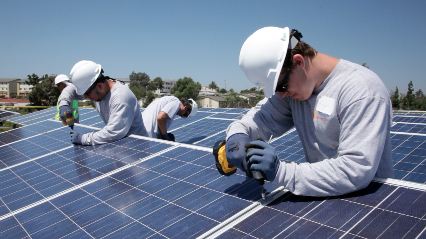 You are currently viewing Electrical safety and solar panel workers